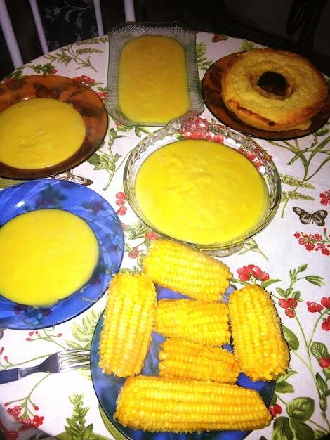 Bolo de milho cremoso de liquidificador: receita fácil e deliciosa 1 bolo de milho cremoso de liquidificador